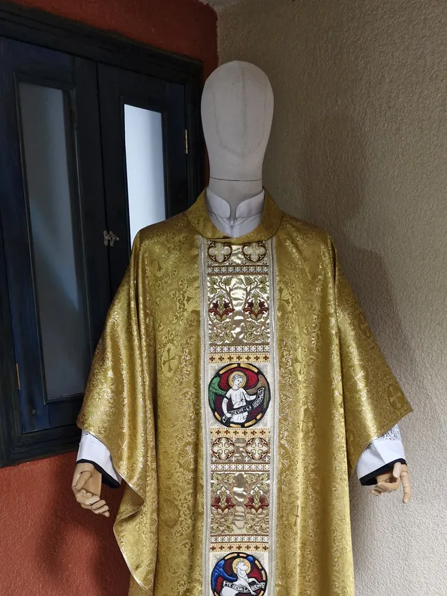 Casulla brocado seda / línea fina